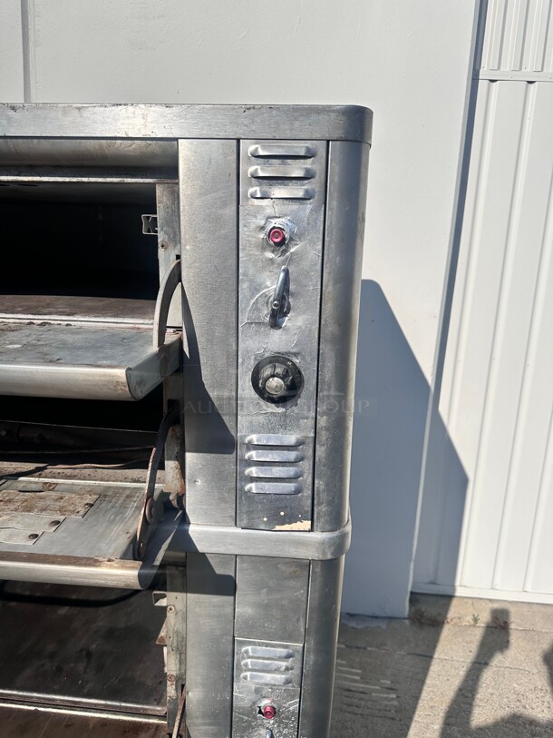 Used Blodgett 961 Natural Gas Stone Deck Oven with Draft Diverter - 74,000 BTU Working
60x38x64 - Image 8 of 10