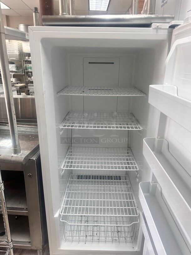 Late Model Danby DUF140E1WDD 13.8 cu ft Upright Freezer 115v Tested and Working - Image 4 of 10