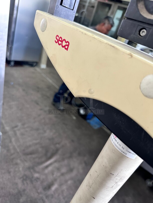  Seca 700 Physicians Scale Mechanical w/ Height Rod - Image 1 of 8