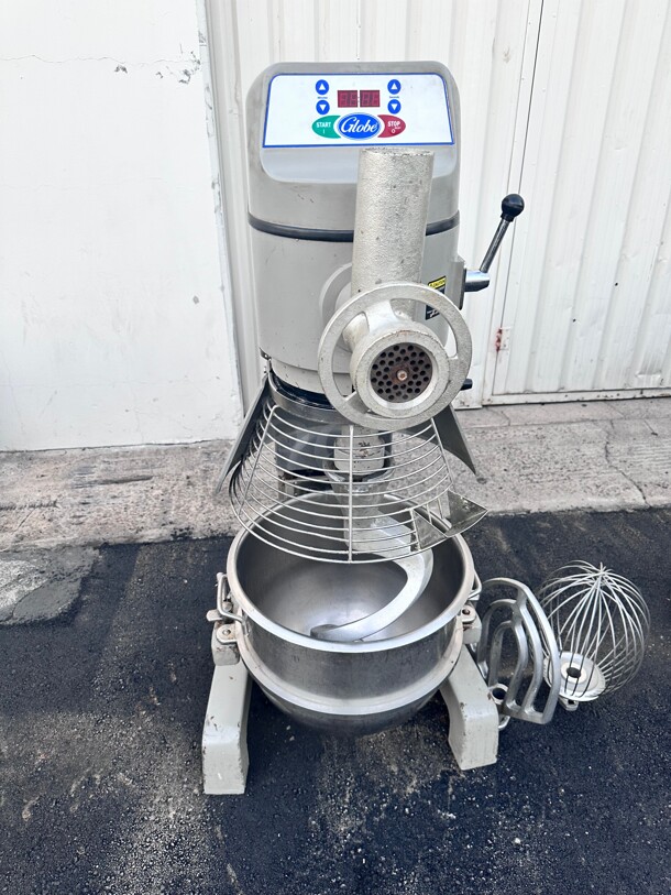 Late Model Globe SP40 40 qt Commercial Heavy Duty Planetary Dough Mixer - Floor Model, 2 hp, 220v, 3ph NSF Tested and Working  - Image 2 of 10