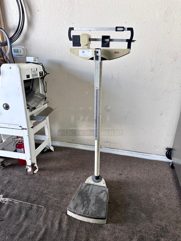  Seca 700 Physicians Scale Mechanical w/ Height Rod - Image 5 of 8