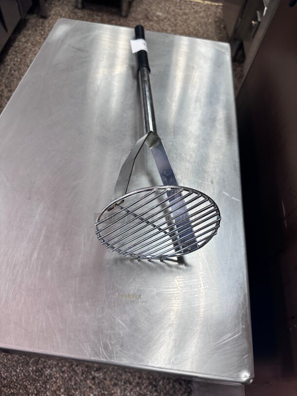 Tablecraft 24 inch Stainless Steel Round-Faced Potato/Bean Masher NSF  - Image 4 of 5