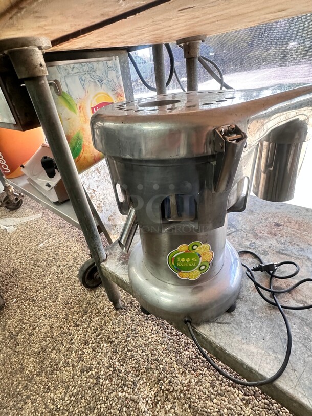 Commercial Heavy Duty Juicer 115 Volt Tested and Working! - Image 6 of 9