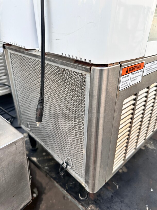 Bunn 58000.0015 Ultra 2 White and Stainless Steel Double 3 Gallon Slushy Machine - 120V Tested and Working - Image 3 of 8