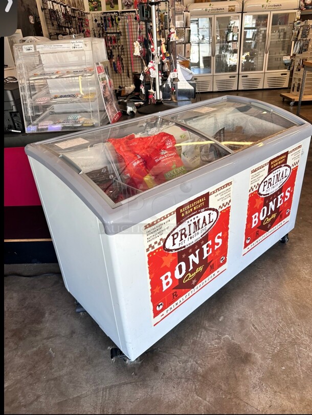 Late Model Levella 10.9 ft³ Curved Glass Door Freezer/refrigerator Display 115 Volt Working - Image 4 of 7