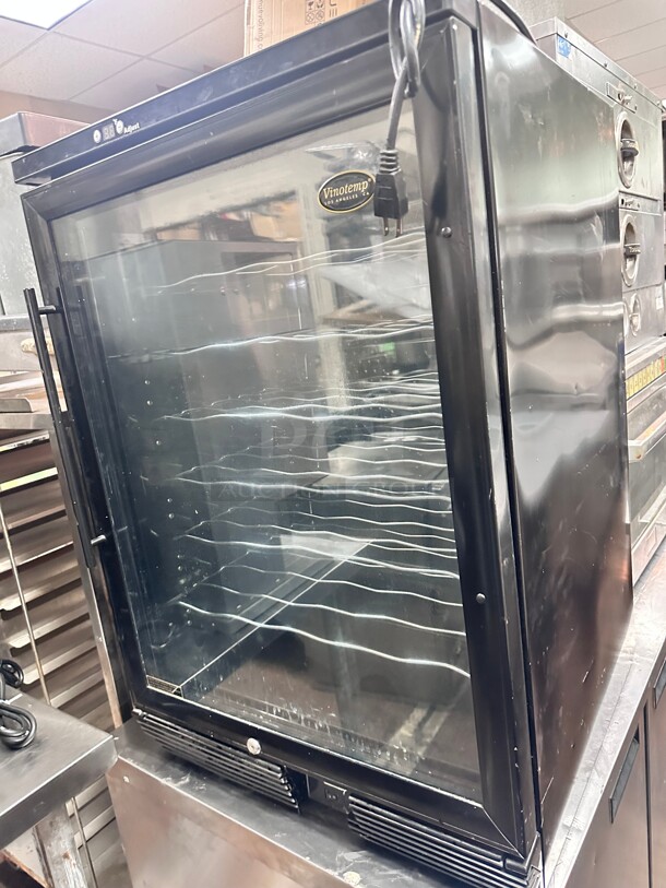Working Vinotemp VT6060 Bottle Free Standing  Wine Cellar 115 Volt  - Image 6 of 6