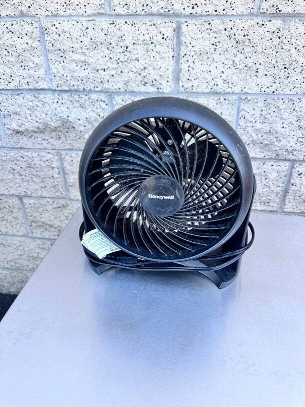 10 Inch Fan 115 Volt Working - Image 2 of 6