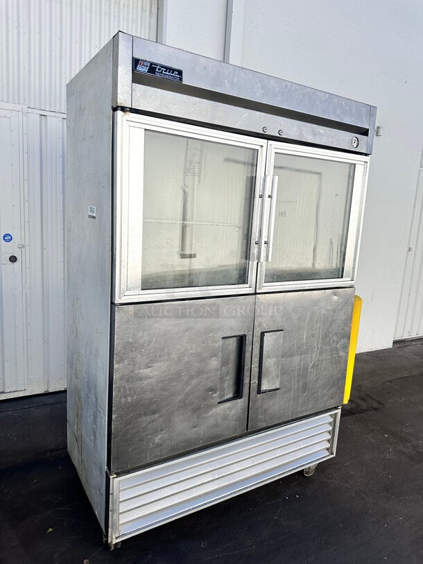 True T-49-2-G-21 54 1/8" Bottom Mounted Glass and Solid Half Door Reach-In Refrigerator 115 Volt Tested and Working! - Image 6 of 7