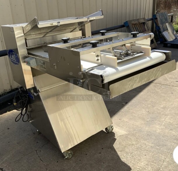 LVO Dough sheeter roller moulder SM24 French bread Excellent Condition - Image 4 of 7