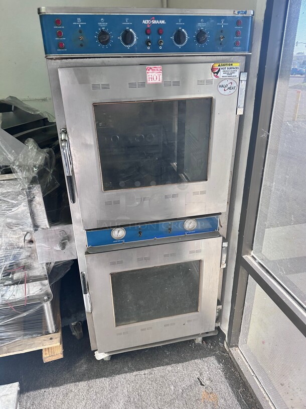 Alto-Shaam 1767-SK Halo Heat Electric Slo Cook Hold & Smoker Oven - Double
Manual Controls 220 Volt 1 Phase NSF - Image 3 of 7