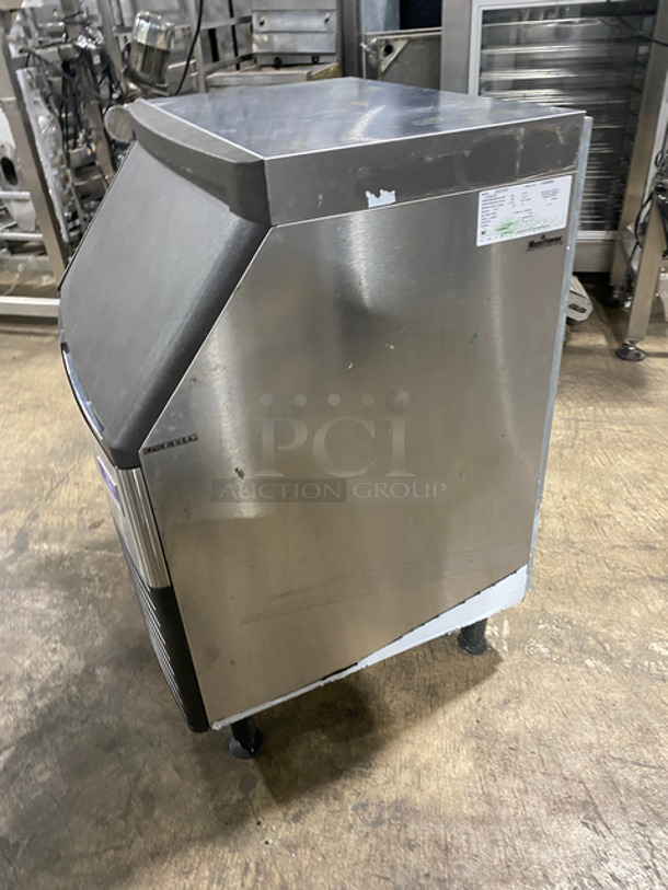 COOL! Manitowoc Commercial Ice Machine Head! Stainless Steel Body! On Legs! Model: QD0133W SN: 110498568 208/230V 60HZ 1 Phase - Image 3 of 9