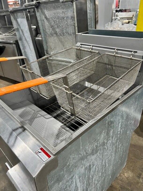 Like New! Sierra Commercial Natural Gas Powered Deep Fat Fryer! With 2 Metal Frying Baskets! With Backsplash! All Stainless Steel! On Casters! Model: SRF7580NG SN: 170802367 - Image 3 of 10