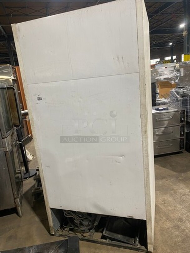 True Commercial 2 Sliding Door Reach In Refrigerator Merchandiser! With View Through Doors! With Poly Coated Racks! Model: GDM33 SN: 14655437 115V 60HZ 1 Phase - Image 3 of 9