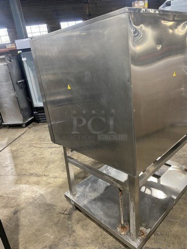 Electrolux Full Size Electric Powered Combi Convection Oven! AIR-O-STEAM Edition! Model AOS102EABU Serial 64900002! 208V 3 Phase! On Stand On Legs!  - Image 4 of 10