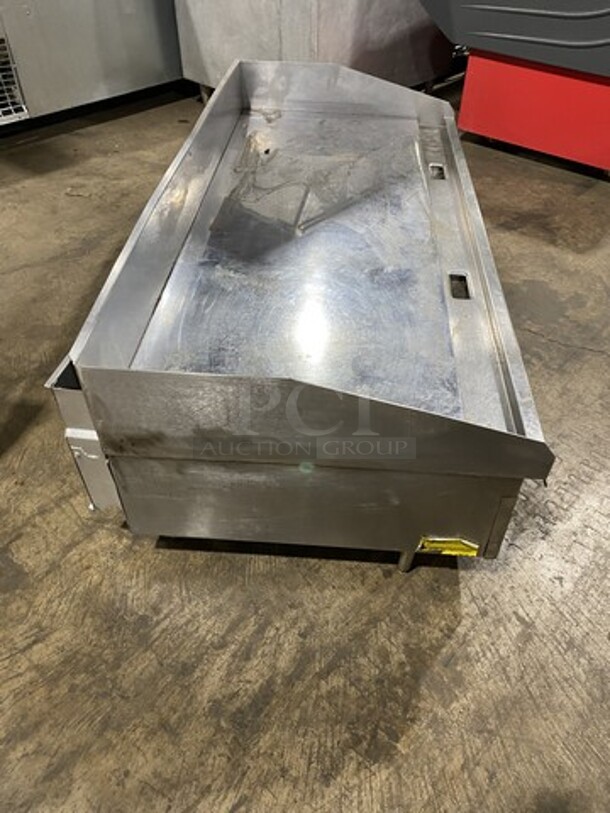 AWESOME! Lang Commercial Countertop Natural Gas Powered 60 INCH Mirror Shine Flat Top Griddle! With Thermostatic Controls! Built In Hood! With Back And Side Splashes! All Stainless Steel! On Legs! MODEL 2460SCHENSH - Image 4 of 9