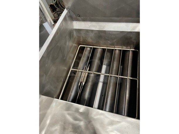 Cookline Commercial Natural Gas Powered 4 Burner Deep Fat Fryer! With Backsplash! With Two Frying Baskets! All Stainless Steel! On Legs! - Image 6 of 9