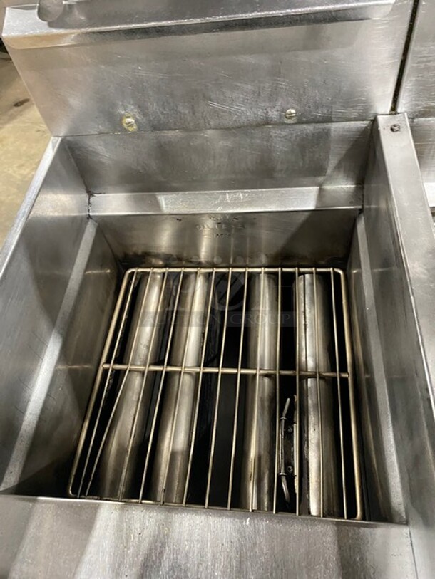 GREAT! Pitco Frialator 4 Bay Natural Gas Powered Commercial Deep Fat Fryer! With Middle Dump Station! With 8 Frying Baskets! With Oil Filter System! All Stainless Steel! MODEL: SGH50 SN: G11BD005229! 115V! On Casters! Working When Removed!  - Image 7 of 12