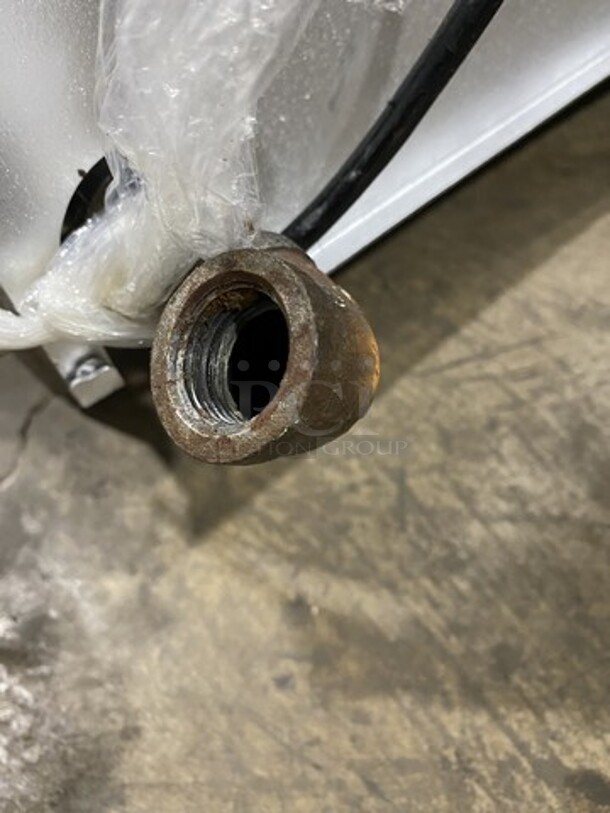 AWESOME! Lang Commercial Countertop Natural Gas Powered 60 INCH Mirror Shine Flat Top Griddle! With Thermostatic Controls! Built In Hood! With Back And Side Splashes! All Stainless Steel! On Legs! MODEL 2460SCHENSH - Image 9 of 9