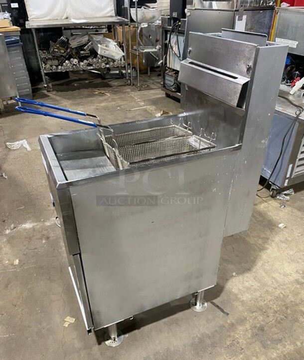 Pitco Commercial Natural Gas Powered Deep Fat Fryer! With 2 Metal Frying Baskets! All Stainless Steel! On Legs! MODEL: 35C SN: G14KD063735 - Image 2 of 9