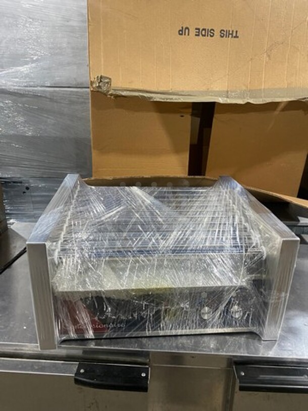 NEW! IN THE BOX! Wells Commercial Countertop Hot Dog Roller Grill! All Stainless Steel! Model: WRG30SR 120V - Image 2 of 9
