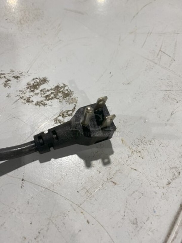 Diamond Commercial Chest Freezer! Model DCF44! 115V 1 Phase!  - Image 8 of 8