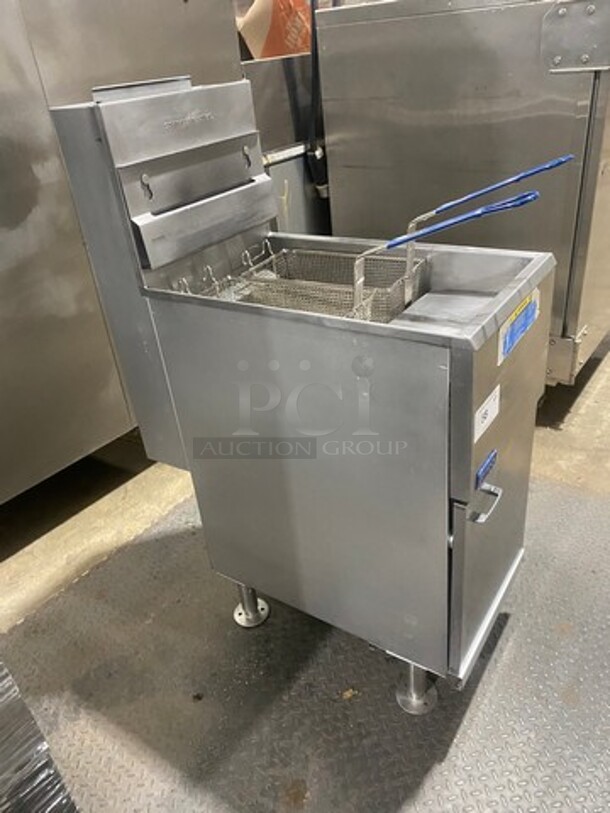 Pitco Commercial Natural Gas Powered Deep Fat Fryer! With 2 Metal Frying Baskets! All Stainless Steel! On Legs! Model: 35C SN: G14KD063719 - Image 2 of 9