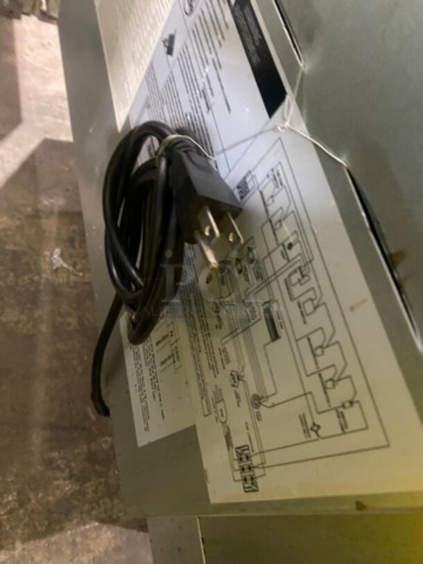 SWEET! Zline Gas Powered 4 Burner Stove! With Oven Underneath! Stainless Steel! On Legs! MODEL RG30 SN:19062276097  - Image 11 of 11