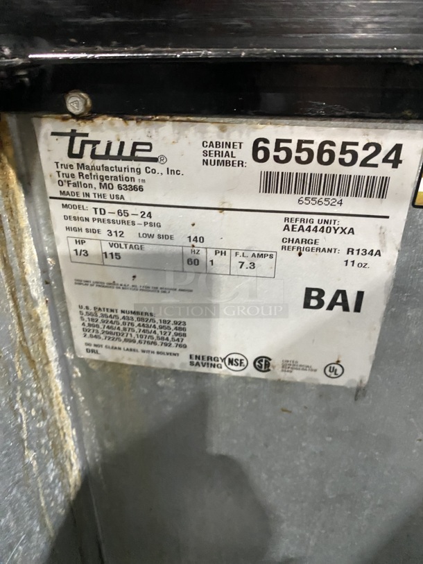 True Refrigerated 2 Top Sliding Door Beer Bottle Cooler! Model TD65-24 Serial 6556524! 115V 1 Phase!  - Image 7 of 8
