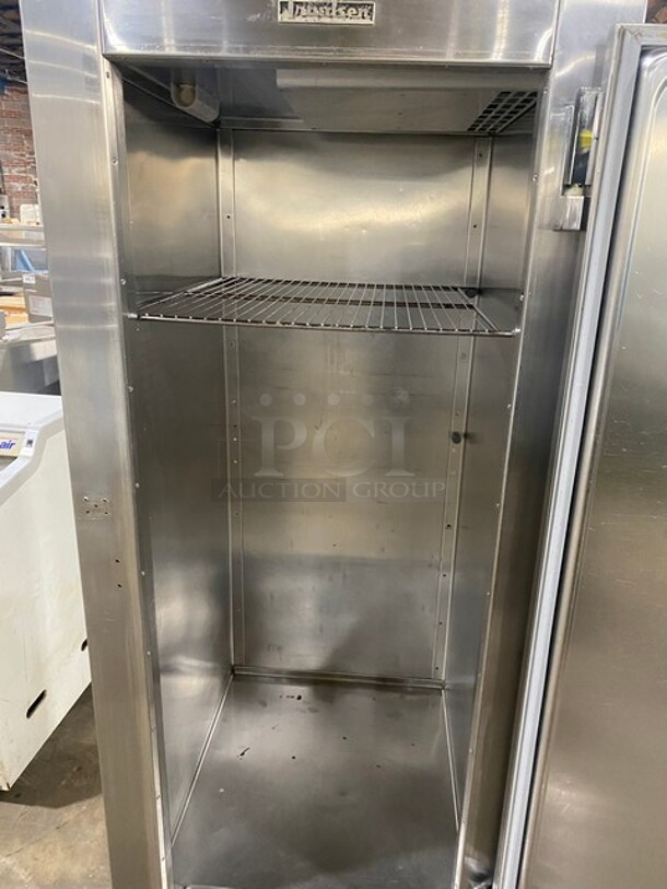 Traulsen Commercial Single Door Reach In Cooler! All Stainless Steel! On Legs! MODEL RHT132WREFHS RN:T422500C99 115V 1PH - Image 5 of 9