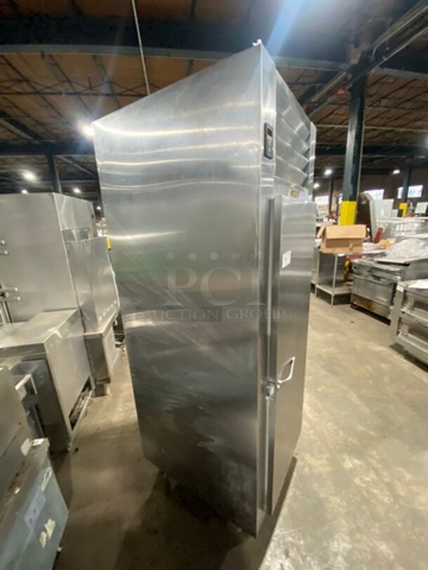 Traulsen Commercial Single Door Reach In Refrigerator! Solid Stainless Steel! On Legs! Model: RHT132WUTFHS SN: T92494D05 115V 60HZ 1 Phase - Image 4 of 9