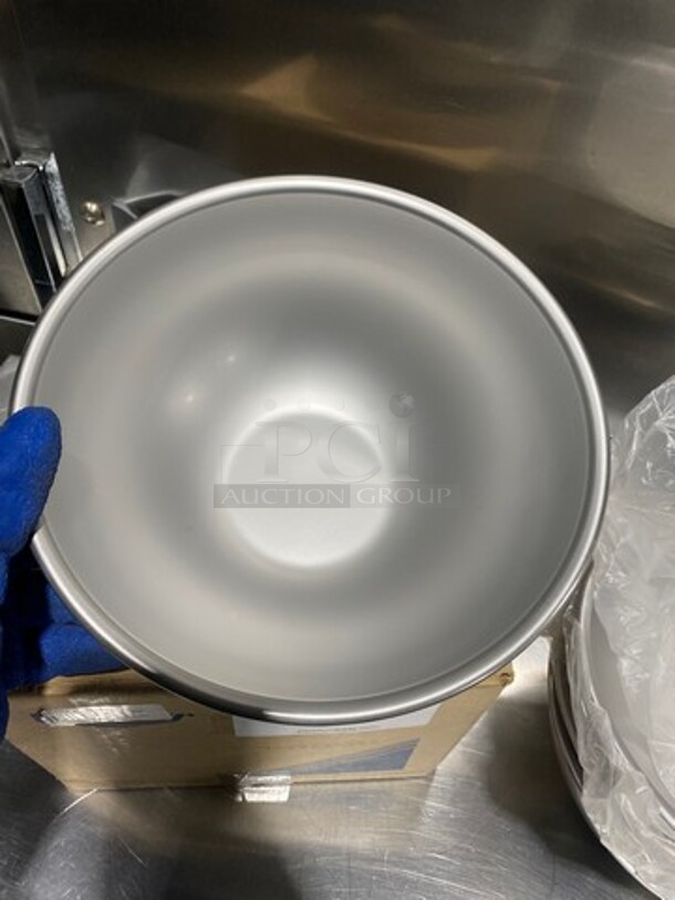 NEW! IN THE BOX! Vollrath Stainless Steel Mixing Bowls! - Image 3 of 6