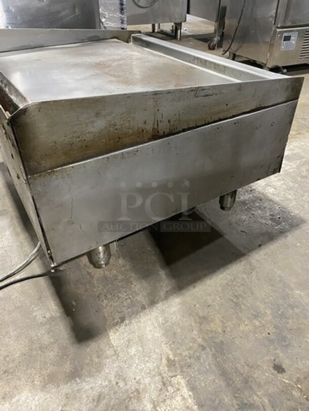 WOW! Vulcan Commercial Countertop Electric Powered Flat Grill! All Stainless Steel! Thermostatic Control! 36"! On Legs! - Image 4 of 9