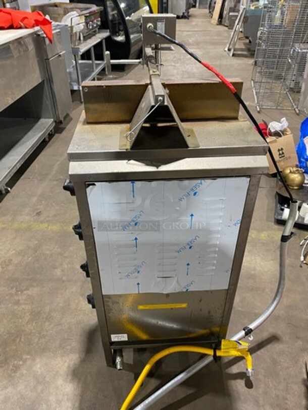 LATE MODEL! 2018 Axis Commercial Natural Gas Powered Kebab/ Gyro Machine! All Stainless Steel! Model: AXVB4 SN: 885900GD4UL180161! Working When Removed! - Image 3 of 9