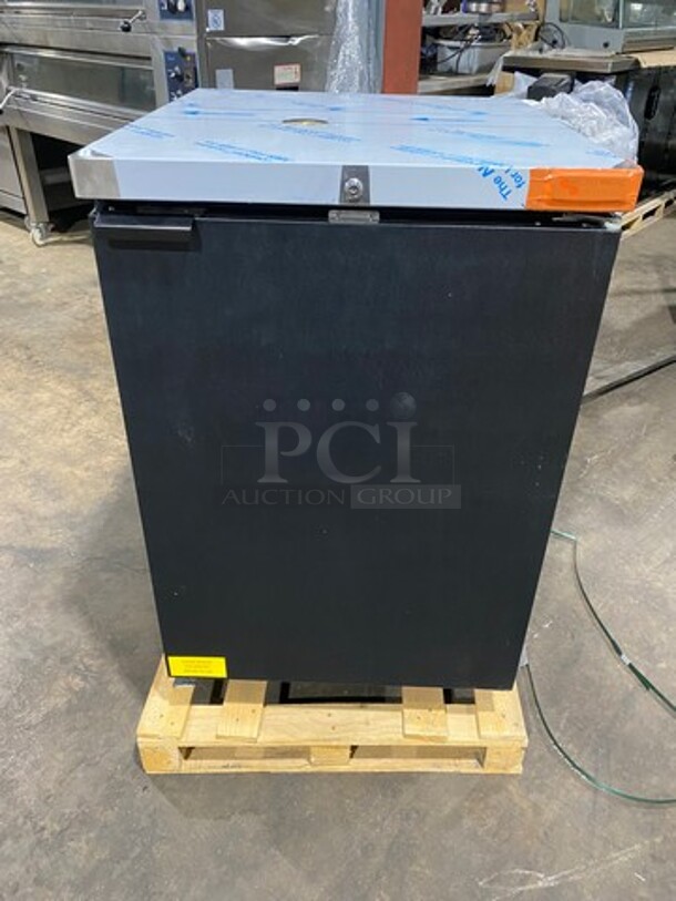 SCRATCH-N-DENT! LATE MODEL! 2019 Micro Matic Commercial Refrigerated Beer Kegerator Cooler! NO TOWER! Model: MDD23E SN: 8101681686 220V 60HZ 1 Phase - Image 2 of 11