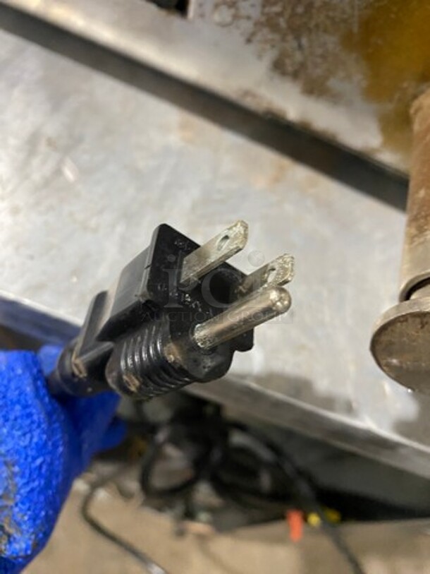 Delfield Commercial Single Door Lowboy/ Worktop Cooler! With Poly Coated Racks! All Stainless Steel! SN: 1405152002438 115V 60HZ 1 Phase - Image 7 of 7