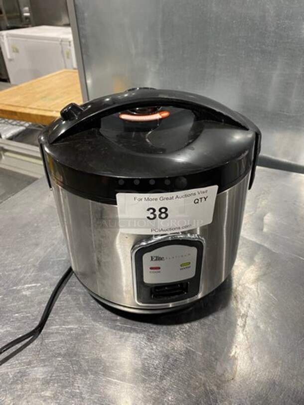 Elite Countertop Rice Cooker/ Warmer! With Hinged Lid! Model: DRC1000B SN: PO238180884 120V