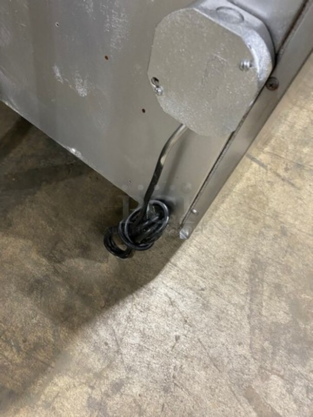 Southbend Commercial Natural Gas Powered 6 Burner Stove! With Raised Back Splash! With Oven Underneath! All Stainless Steel! On Casters! - Image 10 of 11