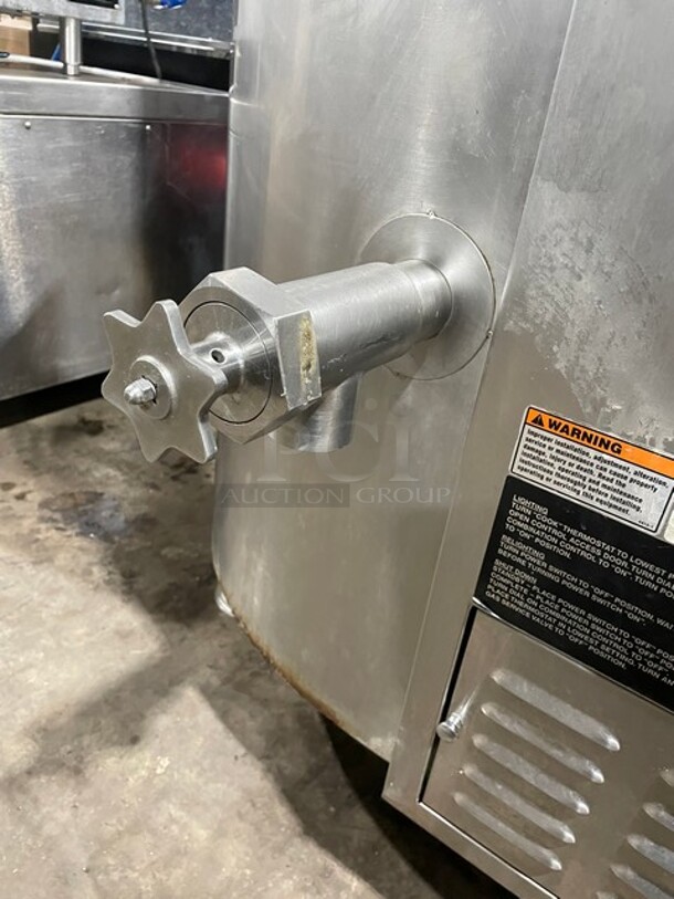 WOW! Market Forge Commercial Natural Gas Powered Jacket Self Contained Soup/Steam Kettle! All Stainless Steel! On Legs! 120V 1 Phase! Model: F-30GL-5 SN: 042816M5102-1365! - Image 8 of 12