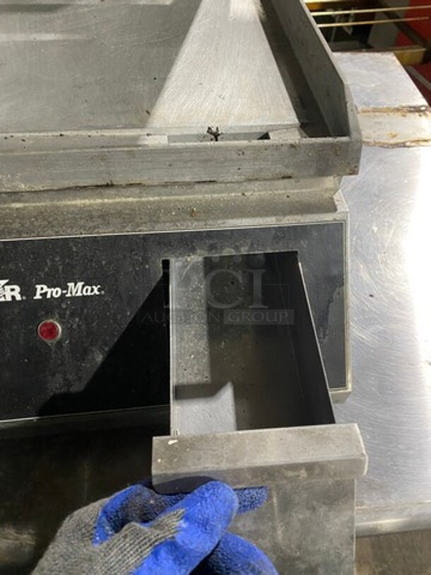 Star Pro Max Commercial Countertop Panini/Sandwich Grill! With Flat Press! All Stainless Steel! Model: GR14 SN: GS140708A0135 120V - Image 7 of 12