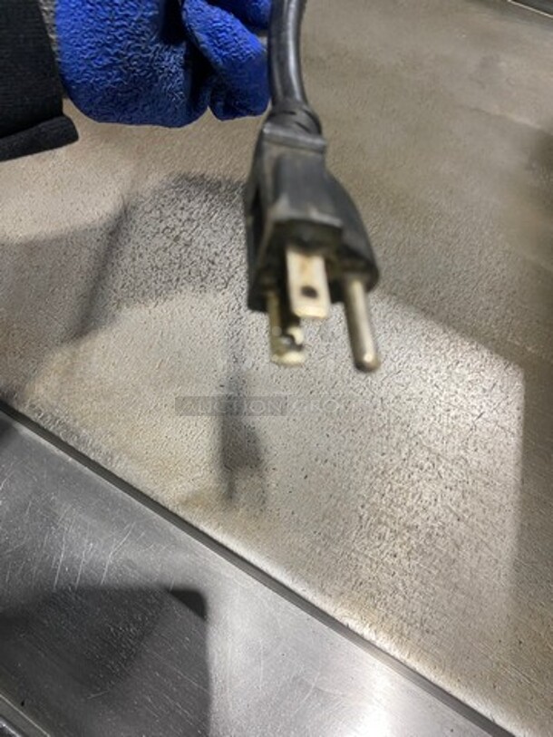 Avantco Counter Top Single Induction Burner Cook Top! Model IC1800! 120V 1 Phase!  - Image 7 of 7