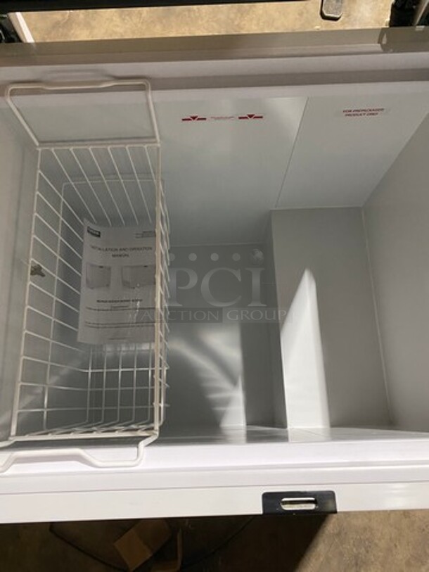 SCRATCH-N-DENT! Ojeda Commercial Reach Down Chest Freezer/ Cooler! With Hinged Top Lid! Model: NCFH34 SN: 000490230156Z 120V 60HZ 1 Phase - Image 6 of 12