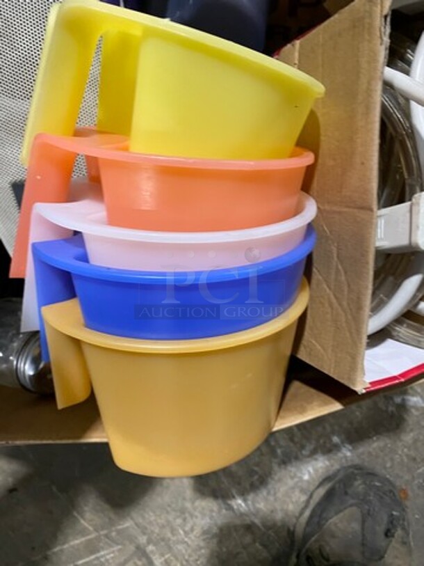 ALL ONE MONEY! MISCELLANEOUS! Includes Salsa Bowls, Seasoning Shakers And More! - Image 6 of 8
