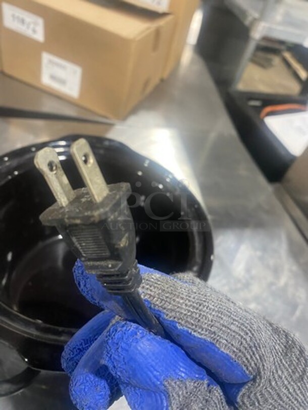 Crock Pot Countertop Slow Cooker! With 3QT Capacity! Model: SCR300B - Image 6 of 11