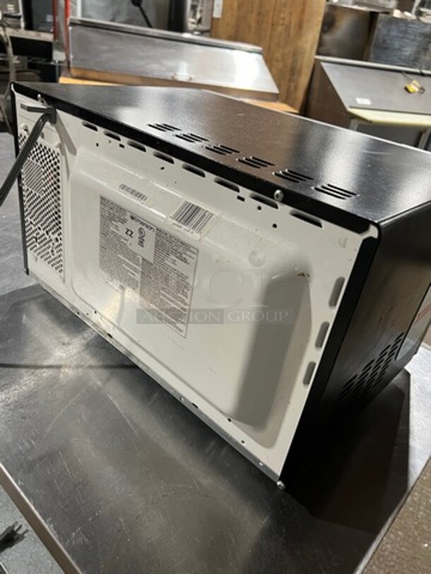 2010 Emerson Countertop Microwave Oven! Stainless Steel Body! Model: MW1161SB 120V - Image 6 of 7