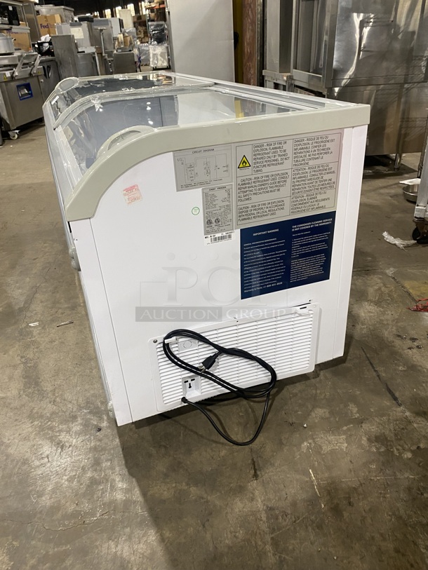 NICE! DUKERS Chest Reach In Freezer! On Casters! Model WD-700Y Serial 0905000DUK200911201000428 115V/60Hz/ - Image 2 of 8