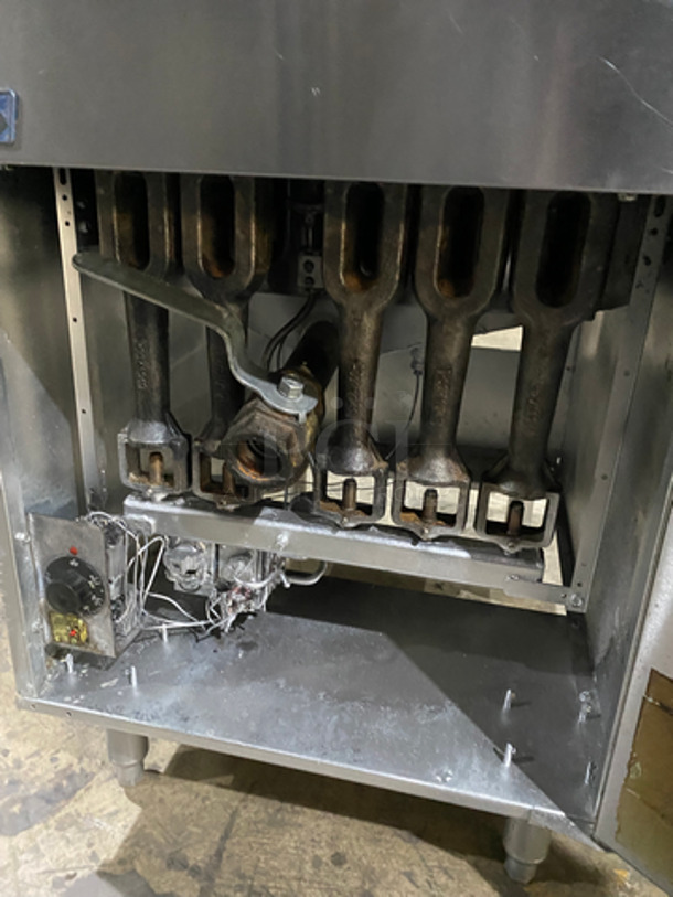 Pitco Commercial Natural Gas Powered Deep Fat Fryer! All Stainless Steel! On Legs! - Image 6 of 8
