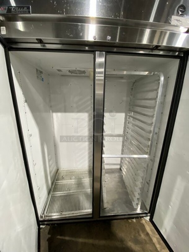 NICE! True Commercial 2 Door Reach In Cooler! With Poly Coated Racks And Pan Rack! All Stainless Steel! On Casters! Model: TG2R2S SN: 7325119 115V 1 Phase! Working When Removed! - Image 5 of 9