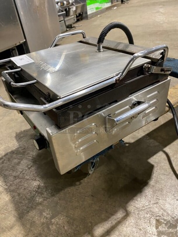 Waring Commercial Countertop Panini/Sandwich Supremo Grill! All Stainless Steel! Press With Ribbed Surface! Model: WPG250 120V - Image 2 of 8