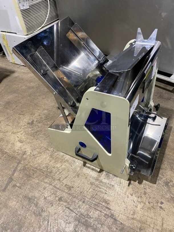 SWEET! Doyon Commercial Countertop Bread Loaf Slicer! WORKING WHEN REMOVED! Model: SM302 SN: DYN1201065 120V 60HZ 1 Phase - Image 2 of 8