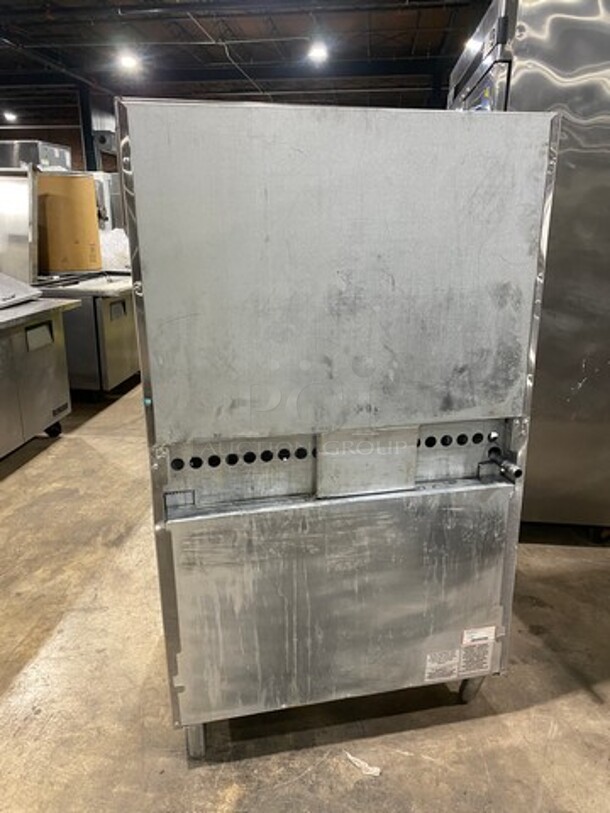 LATE MODEL! 2021 Rocket Commercial Natural Gas Powered 6 Burner Stove! With Raised Back Splash And Salamander Shelf! With Oven Underneath! All Stainless Steel! On Legs! Model: RCPRO36GST SN: 2572612109280373 - Image 3 of 10